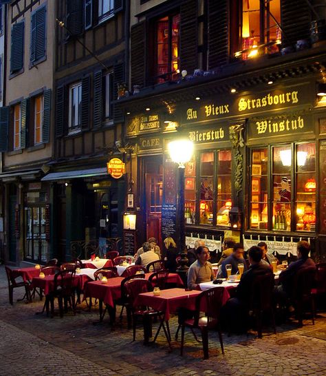 outdoor cafe, love this& want it :) Outdoor Cafe Seating, Street Coffee, Cafe Seating, Sidewalk Cafe, Cafe Bistro, Neuschwanstein Castle, Outdoor Cafe, Shop Fronts, Outdoor Restaurant