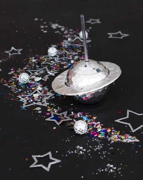 An Intergalactic NYE Party | Oh Happy Day! Alien Birthday Party, Alien Party, Astronaut Party, Space Theme Party, Outer Space Party, Disco Theme, Outer Space Birthday, Space Birthday Party, Prom Theme