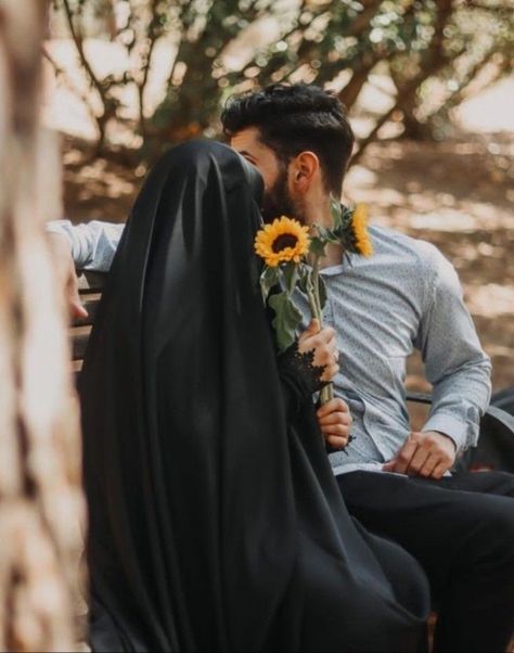 Islamic Couples Dpz, Hijab Love Couple, Muslim Couples Dp, Islamic Couple Dp, Japanese Vibe, Haidar Ali, Faisal Khan, Couple Comics, Muslim Photos