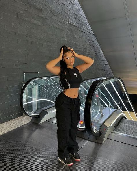 KEISHA on Instagram: "black is my happy colour @officialtruefit" Cargo Pants Outfit Baddie, Cargo Outfits Women, Cargo Pants Outfit Black, Black Cargo Pants Outfit, 4s Outfit, Cargo Outfit, Baddie Fits, Cargo Pants Outfit, Black Cargo Pants