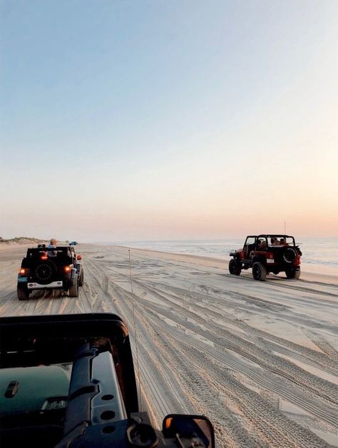 In the central part of California, there is only one place where you can drive your vehicle on the beach, and that is in Oceano / Pismo Beach. This stretch of sand is accessible to any car (but you want to take a 4WD if you can so that you don’t get stuck and get a costly tow bill), and it features a campground that lets you sleep right on the sand. I finally got a chance to check it out, and here is all the information. Dunia Disney, Drømme Liv, Pismo Beach, Summer Bucket Lists, Summer Dream, Friendship Goals, Jeep Life, Beach Aesthetic, Beach Vibe