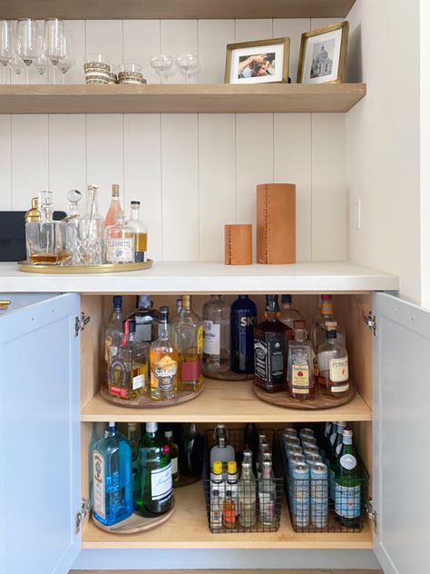 Office Liquor Display, Rocks Glass Storage, Apartment Wet Bar Ideas, Basement Bar Storage, Diy Bar Small Spaces, Bar Set Up Ideas For Home, Kitchen Drink Storage, Alcohol Kitchen Storage, Small Bar Cabinet Ideas For Home