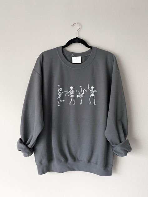 Fall Crewneck Sweatshirt, Dancing Skeletons, Usa Sweatshirt, Halloween Tattoo, Tie Dye Crop Top, Sweatshirt Halloween, Cute Sweatshirts, Rock Shirts, Fall Sweatshirt