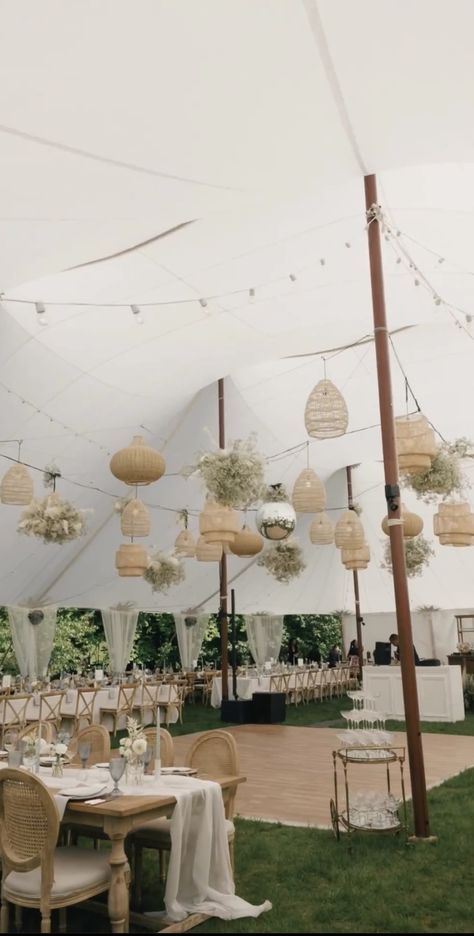 Casual Wedding Set Up, Boho Wedding Tent Decor, Backyard Wedding Alter Diy, Flower Arch Alternative, Outdoor Simple Wedding Decor, Small Marquee Decoration, Backyard Classy Wedding, Tent Wedding Inspiration, Ranch Style Wedding Decor