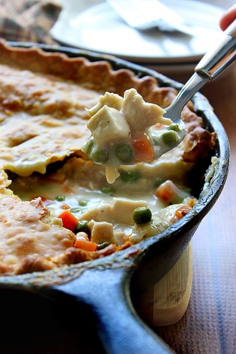 Top 50 skillet recipes at i heart naptime Skillet Pot Pie, Skillet Chicken Pot Pie, Cast Iron Skillet Cooking, Skillet Dinner Recipes, Iron Skillet Recipes, Skillet Dishes, Dutch Oven Cooking, Cast Iron Skillet Recipes, Skillet Dinners