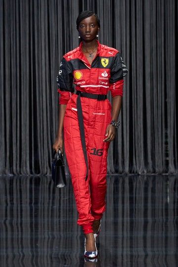 What To Wear To Formula 1 Race, Ferrari Outfit Aesthetic, F1 Paddock Fashion, Ferrari Fashion Show, Paddock Fashion, F1 Outfit, F1 Fashion, Ferrari Aesthetic, Ferrari Fashion