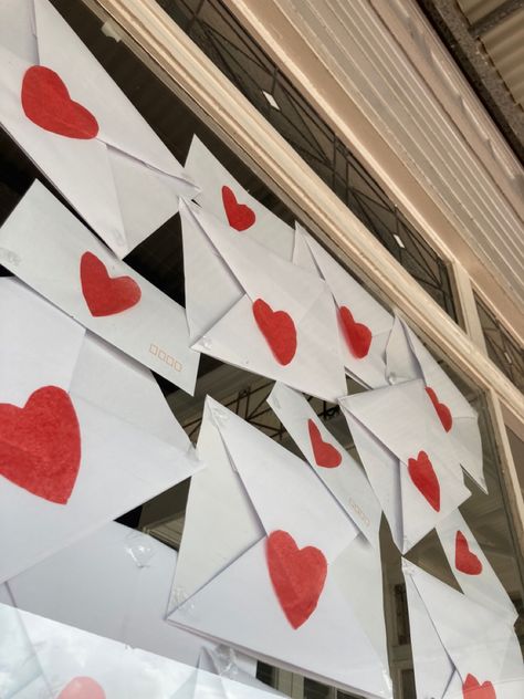 Diy Valentines Window Decorations, Valentines Store Display Retail, Valentine's Window Display, Valentines Store Decor, Valentines Retail Display, Valentines Day Store Display, Anthropologie Valentines Display, Valentines Shop Window Display, Valentine Store Window Display