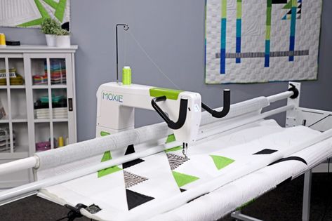 10 Minute Table Runner, Long Arm Quilting, Handi Quilter, Quilt In A Day, Long Arm Quilting Machine, Machines Fabric, Hoffman Fabrics, Bench Pillows, Quilt As You Go