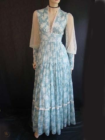 Vintage 70s Maxi Gunne Sax DRESS Alice Blue Roses 13 L | #118009797 Alice In Wonderland Original, Cottage Core Fashion, Prairie Dresses, Alice Blue, Sax Dress, Gunne Sax Dress, 1970s Dresses, Muted Blue, Crochet Lace Trim