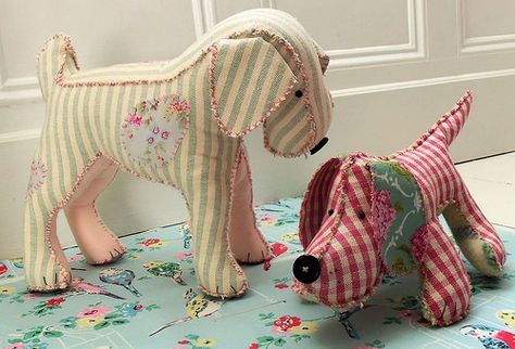 Stuffed Dogs, Diy Sy, Soft Toy Patterns, Sewing Stuffed Animals, Fabric Toys, Creation Couture, Baby Diy, Fabric Animals, Sewing Dolls