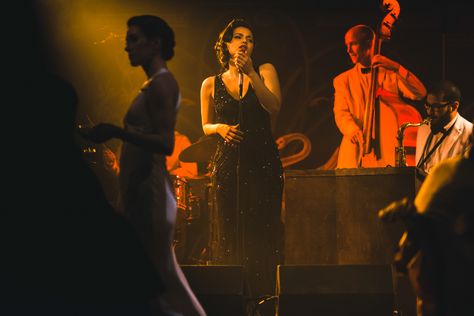 Cabaret Singer Aesthetic, Jazz Singer Aesthetic, Jazz Photography, Uk Icon, Sleep No More, A Ghost Story, Jazz Lounge, Damien Chazelle, Jazz Concert