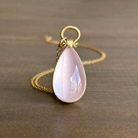 Jewelry Organizers, Rose Gold Quartz, Rose Quartz Necklace, Ancient Jewelry, Teardrop Pendant, Jewelry Lover, Jewelry Organization, Bracelet Gift, Madagascar