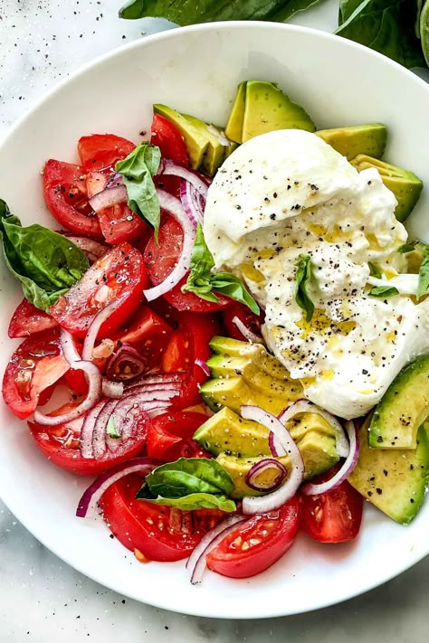 Breakfast With Burrata, Best Breakfast Recipes Healthy, Breakfast Salad Ideas, Salad With Bread, Vegetable Breakfast, Burrata Recipe, Avocado And Tomato, Wellness Food, Burrata Salad