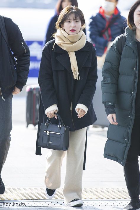 QbkCCUs | Seulgi Kang | Flickr Snow Outfit Inspo, Seulgi Fashion, Korean Winter Outfits, Kpop Closet, Korean Airport Fashion, Dress Room, Group Fashion, Seulgi Red Velvet, Fashion Idol