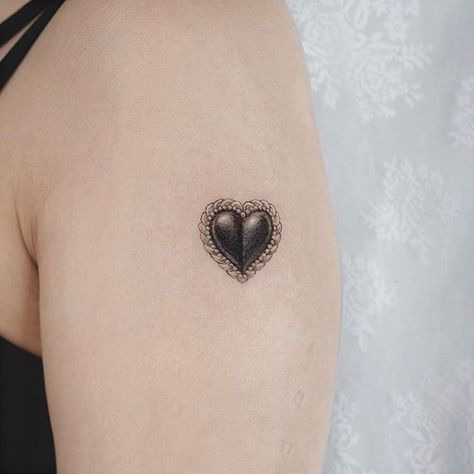 SOL TATTOO STUDIO on Instagram: “Choiyun’s Heart Pendant Tattoos (1-10) 🖤 Studiobysol _ @choiyun_tattoo  #studiobysol #koreantattoo #koreantattooshop #hearttattoo…” Pendant Tattoo, Bestie Tattoo, Korean Tattoos, Tattoo Instagram, S Heart, Simplistic Tattoos, Minimal Tattoo, Body Tattoos, Heart Tattoo