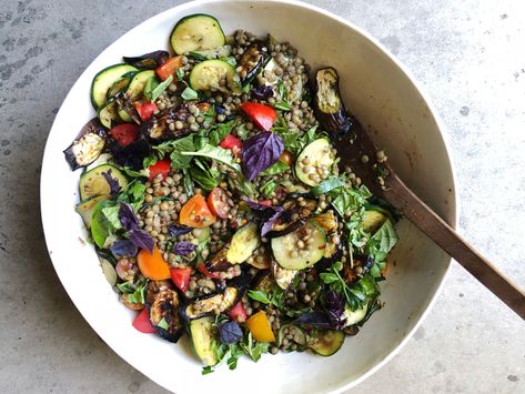 Lentils Salad, Friday Dinner, Summer Veggies, Filling Food, Lentil Salad, Main Course Recipes, Plant Based Eating, Dinner Salads, Lentils