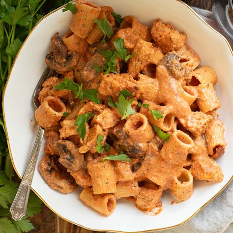 Pasta Bravo Recipe (Creamy Roasted Red Pepper Sauce) Bravo Copycat Recipes, Red Pesto Pasta Recipes, Pasta Bravo Copycat, Cajun Alfredo Recipe, Roasted Bell Pepper Pasta Sauce, Roasted Red Pepper Pasta With Chicken, Roasted Red Pepper Pesto Pasta, Creamy Roasted Red Pepper Pasta, Creamy Roasted Red Pepper Sauce