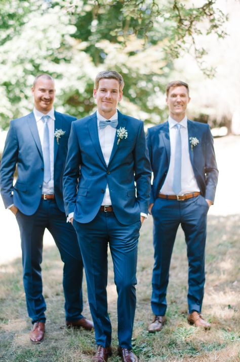 Dapper groom and his men in blue: http://www.stylemepretty.com/washington-weddings/langley-washington/2015/10/02/romantic-washington-island-wedding/ | Photography:  Blue Rose Pictures - bluerosepictures.com Stil Masculin, Dapper Grooms, Blue Suits, Wedding Groomsmen, Dusty Blue Weddings, Groomsmen Suits, Washington Weddings, Groomsmen Attire, Bridesmaids And Groomsmen