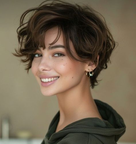 Side Parting Short Hair, Hair Cuts Women Short, Pixie Hairstyles For Thinning Hair, Side Cut Hairstyles Woman, Women Short Hair Pixie, Short Hair Hairstyles Curly, Short Feminine Hair, Cool Bob Haircut, 2024 Short Hair