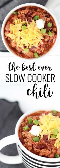 I make this best ever slow cooker chili once a week. It's so easy and delicious - just throw it all in the crockpot and let it simmer! Basically the perfect dinner! #chili #nationalchiliday #celebratingfoodholidays Chili Recipe With Corn, Best Slow Cooker Chili, Hearty Chili Recipe, Slow Cooker Chili Easy, Crockpot Soups, Slow Cooker Chili Recipe, Hearty Chili, The Slow Roasted Italian, Chilli Recipes