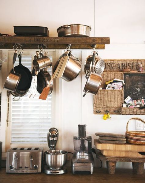 Kitchen Countertop Organization, Design Tricks, Vintage Ladder, Countertop Organizer, Countertop Storage, Kitchen Pictures, Upper Cabinets, Tiny Kitchen, Hanging Pots