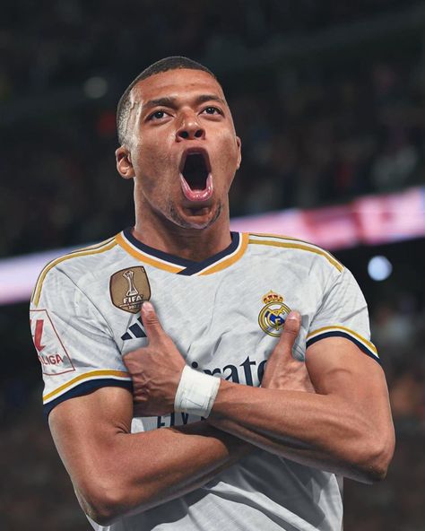 Mbappe to Real Madrid? Next level 𝙄𝙉𝘾𝙊𝙈𝙄𝙉𝙂. 🚀✨ - Bellingham Ronaldo Photos, Cristiano Ronaldo Portugal, Football Players Photos, Real Madrid Team, Real Madrid Wallpapers, Madrid Wallpaper, Real Madrid Players, Kylian Mbappe, Football Photos