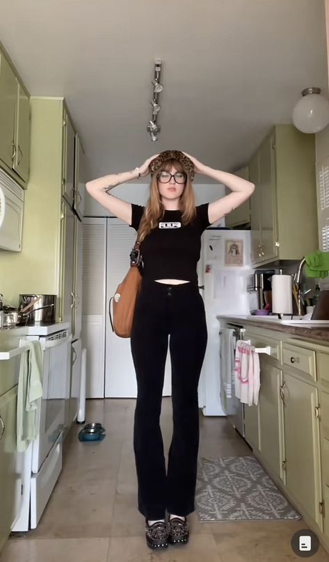 Cute Barista Outfit, Barista Outfit Aesthetic, Barista Fits, Barista Outfit, 2016 Tumblr Outfits, Barista Outfits, Work Fits, Gothic Clothes, Fits Inspo