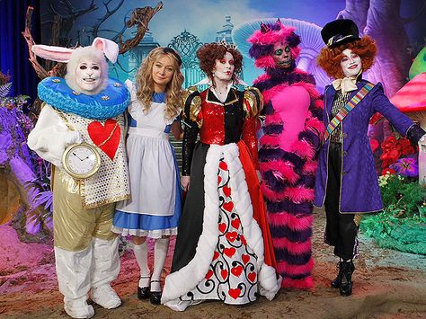 Alice In Wonderland Halloween group costume Halloween Episodes, Alice In Wonderland Costume, Wonderland Costumes, Celebrity Halloween Costumes, Alice In Wonderland Theme, Alice In Wonderland Tea Party, Alice In Wonderland Party, Group Costumes, Group Halloween Costumes