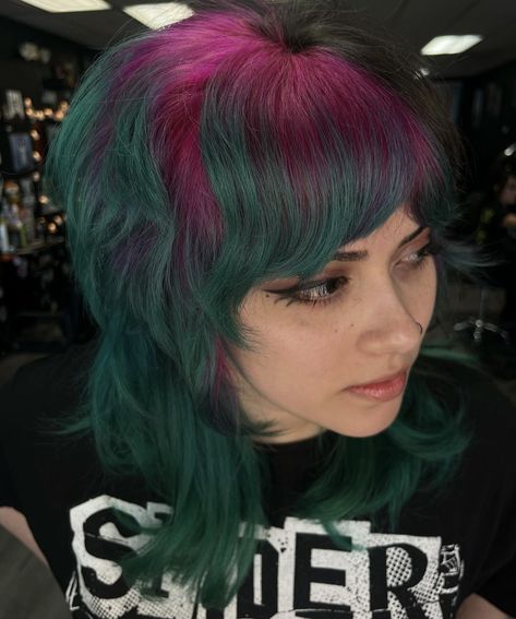 Colored Hair Roots, Color Block Hair, Dark Green Hair, Green Hair Dye, Best Hair Dye, Shaved Hair Designs, Dyed Hair Inspiration, Luscious Hair, Punk Hair