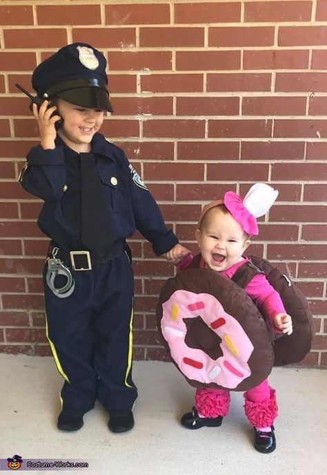 Donut Halloween Costume, Costumes For Sisters, Halloween Costumes For Sisters, Donut Costume, 2017 Halloween Costumes, Diy Fantasia, Sibling Halloween Costumes, Baby Kostüm, Halloween Costume Contest