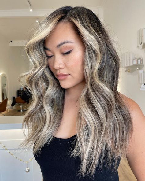 Asian Dirty Blonde Balayage Hair with Vanila Money Piece Asian Blonde Hair Balayage, Asian Blonde Highlights, Asian Blonde Balayage, Asian Balayage Hair, Vanilla Highlights, Asian Blonde Hair, Balayage With Money Piece, Dirty Blonde Balayage, Balayage Asian