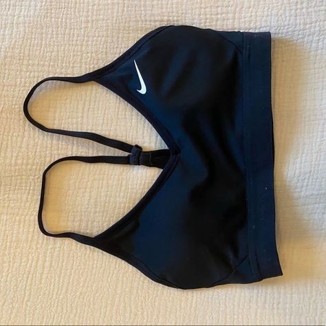 Nike Sports Bra Aesthetic, Cute Sports Bra Aesthetic, Nike Sports Bra Outfit, Sport Bra Nike, Nike Gym Outfit, Cute Sports Bras, Nike Bra, Sports Bra Outfit, Gymwear Outfits