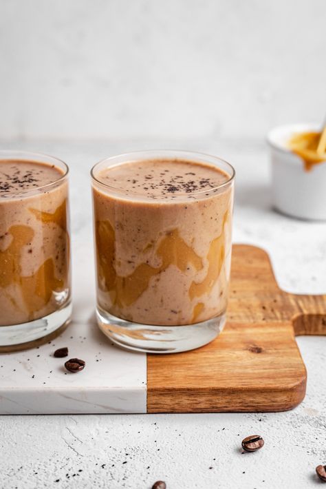 Salted Caramel Mocha Smoothie (with peanut butter) - Plantiful Bakery Smoothie With Peanut Butter, Salted Caramel Smoothie, Mocha Smoothie, Breakfast Drinks, Collagen Recipes, Salted Caramel Mocha, Banana Drinks, Caramel Mocha, Smoothie Detox