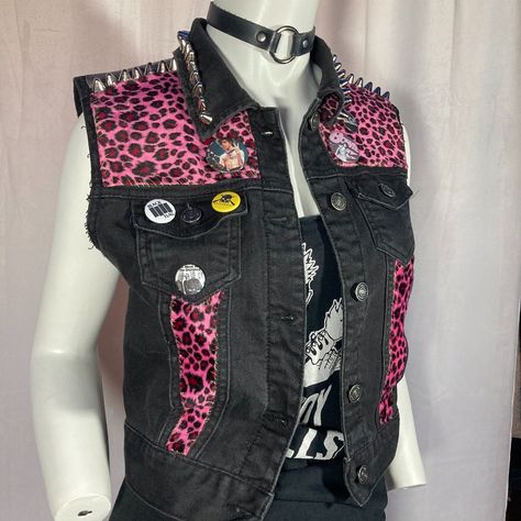 Diy Black Denim Studded Vest (Jacket With Sleeves Removed). Base Vest Is "I Love H81". Studs Added By Hand. Entire Back Panel Is A Sewn-On Image Of Prince. Fuzzy Cheetah Print Fabric Hand Sewn With Green Thread In A Large, Visible Stitch. Pins Feature Prince, Bowie, Black Flag, The Damned, The Distillers And Anti-Heros. Vest Is Used, But It Was Washed, Then Bedazzled And Never Worn After. Super Cute Diy Aesthetic. Studded Denim Vest, Punk Rock Vest, Diy Studded Clothes, Punk Vest Ideas, Punk Vest Outfit, Punk Vest Diy, Punk Clothing Diy, Cute Diy Aesthetic, Jacket Patches Diy