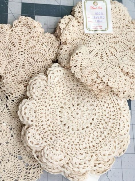 How to Make an Easy Bow Using a Doily +5 Doily Craft Ideas https://www.southerncrushathome.com/how-to-make-an-easy-bow-using-a-doily-doily-craft-ideas/ Vintage Dollies Ideas, Repurpose Crochet Doilies, Antique Doilies Ideas, Vintage Dollies Repurposed, What To Do With Crochet Doilies, Decor With Doilies, Ideas For Doilies, Wall Art From Old Doilies, Christmas Doily Crafts