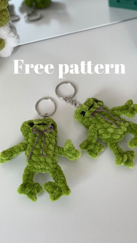 Lina ~ Crochet Content 🐢 | Mini leggy froggy pattern 🐸 This is for you guys 🫶🏼 a free mini leggy froggy pattern perfect for keychains as my 100. post 🤭 As I am… | Instagram Crochet Gifts Ideas For Friends, Art Gift Ideas For Friends, Crochet Pattern Free Keychain, Leggy Frog Pattern Free, Frog Gifts Ideas Diy, Small Cute Crochet Ideas, Crochet Freebies Ideas, Crochet Patterns For Keychains, Mini Crochet Projects Free Pattern