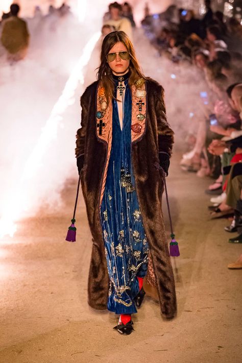 Gucci Official Site United States Gucci Fashion Show, Gucci Cruise, Moda Hippie, Fashion Show Runway, Mode Boho, Gucci Fashion, Alessandro Michele, Eclectic Fashion, Fur Coats