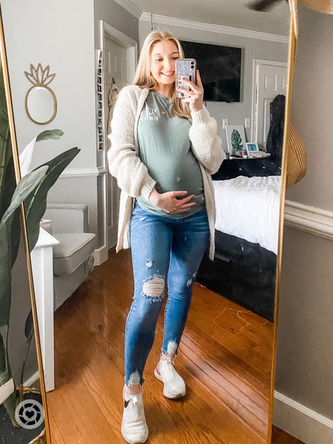 Spring Maternity Outfits Casual, Maternity Easter Outfit, First Trimester Outfits Fall, Rainy Day Pregnancy Outfit, Thanksgiving Maternity Outfit, Teacher Maternity Outfits, Comfy First Trimester Outfits, Spring Pregnancy Outfits, Maternity Fall Dresses, Bump Friendly