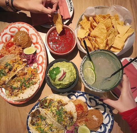 Mexican Bar Food, Mexican Restaurant Captions, Chilis Restaurant Aesthetic, Mexican Restaurant Dishes, Mexican Culture Aesthetic Food, Mexican Restaurant Photoshoot, Taco Restaurant Photography, Aesthetic Mexican Restaurant, Mexican Restaurant Instagram Feed