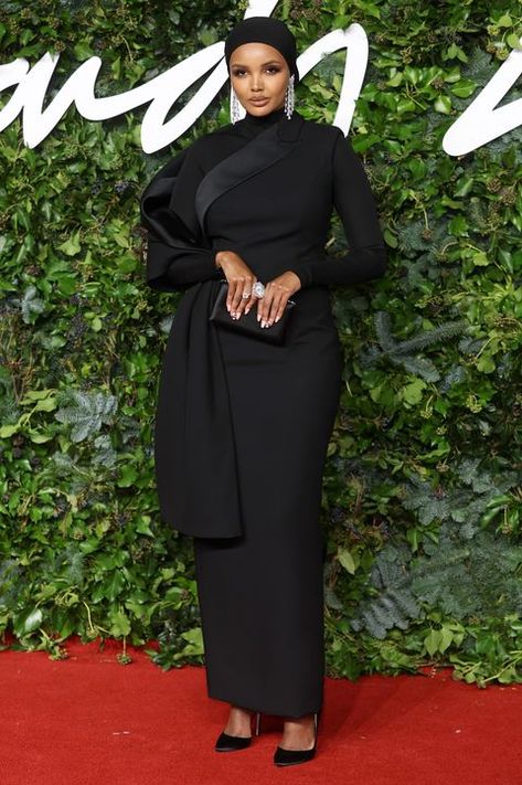 Modest Red Carpet Looks, Elegant Red Carpet Dresses, Women Power Suit, Modest Red Carpet Dresses, Red Carpet Dresses Elegant, Somali Beauty, Halima Aden, 2021 Red Carpet, Daphne Guinness