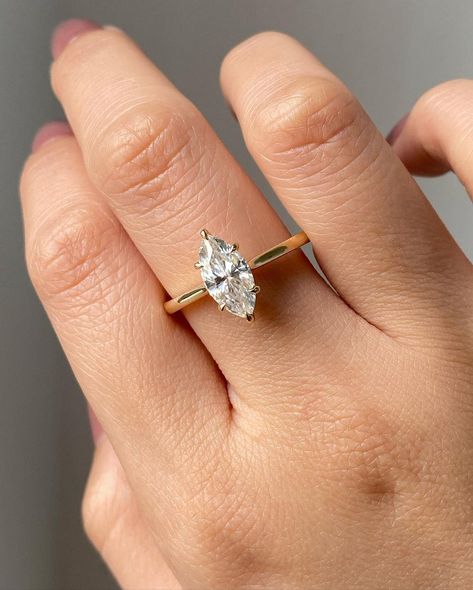 Gold Solitaire Marquise Engagement Ring, Anniversary Rings For Her, Marriage Material, Prong Engagement Rings, Marquise Cut Engagement Ring, Vintage Gold Rings, Ring Marquise, Zierlicher Ring, Marquise Ring