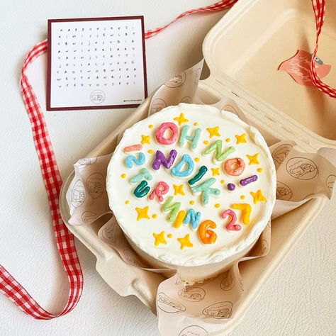 Korean Bento Cake, Korean Bento, Burnt Cheese, Small Birthday Cakes, Korean Cake, Mini Tortillas, Simple Cake Designs, Bento Cake, Cute Baking