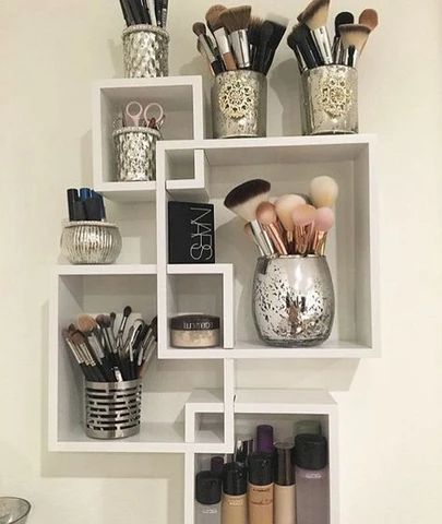 27 Cute Makeup Storages for Small Bedrooms – Joligrace Makeup Room Diy, Diy Makeup Organizer, Rangement Makeup, Vanity Diy, Storage Vanity, Small Bedroom Storage, Diy Makeup Storage, Makeup Organization Diy, Makeup Organization Vanity