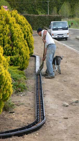 Landscaping Designs Layout, Backyard Landscaping Designs Layout, Landscape Ideas Backyard, Landscape Design Backyard, Concrete Garden Edging, Garden Lawn Edging, Backyard Landscape Design, Brick Garden Edging, Landscape Backyard