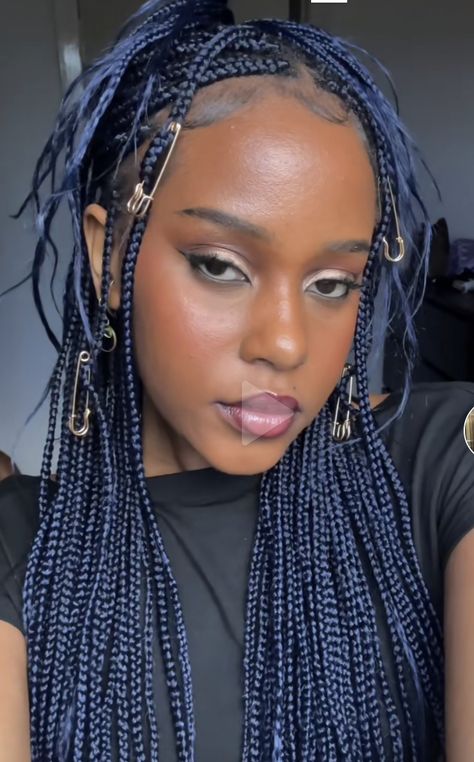 Navy Blue And Black Hair, Blue Micro Braids, Split Hair Color Box Braids, Blue Black Hair Black Women, Blue And Purple Box Braids, Deep Blue Braids, Dark Blue Braids For Black Women, Blue Fulani Braids, Black And Grey Braids