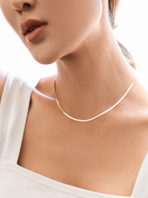 Necklace With Square Neckline, Square Neckline Necklace, Jewelry With Square Neckline, Necklace For Square Neckline Dress, Bridal Jewelry For Square Neckline, Jewelry For Sweetheart Neckline, Minimalist Clavicle Chain Diamond Necklace For Wedding, Minimalist Wedding Diamond Necklace With Clavicle Chain, Square Neckline Jewelry