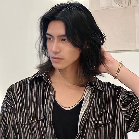 Asian Men Hairstyle Long Hair, Men Long Wolfcut Hair, Wolfcut For Men Long Hair, Man With Wolfcut, Korean Long Hairstyle Men, Long Haircut Men Asian, Long Asain Hairstyle Men, Masculine Hair Styles For Long Hair, Long Hair For Asian Men