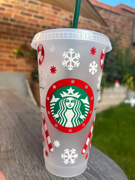 Xmas Starbucks Cups, Christmas Small Business Ideas, Christmas Cup Designs, Christmas Starbucks Cups, Xmas Starbucks, Starbucks Cup Christmas, Brr Basket, Things For Christmas, Burr Basket