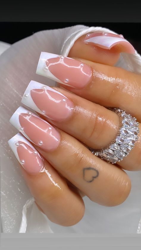 Pearl Gem Nail Designs, Short French Nails With Pearls, Pearl White Acrylic Nails Square, White French Tip Pearls, White French Tip Nails Pearls, Elegant Nails With Pearls, White Tips With Pearls, Short White Graduation Nails, Square French With Pearls