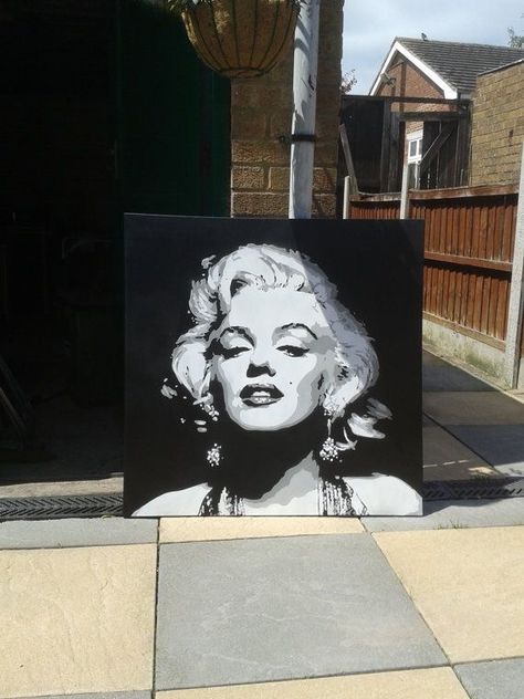 Marilyn Monroe Stencil, Pop Art Black And White, Music Art Diy, Marilyn Monroe Drawing, Marilyn Monroe Pop Art, Marilyn Monroe Painting, Art Spray Paint, Fall Art Projects, Art Noir